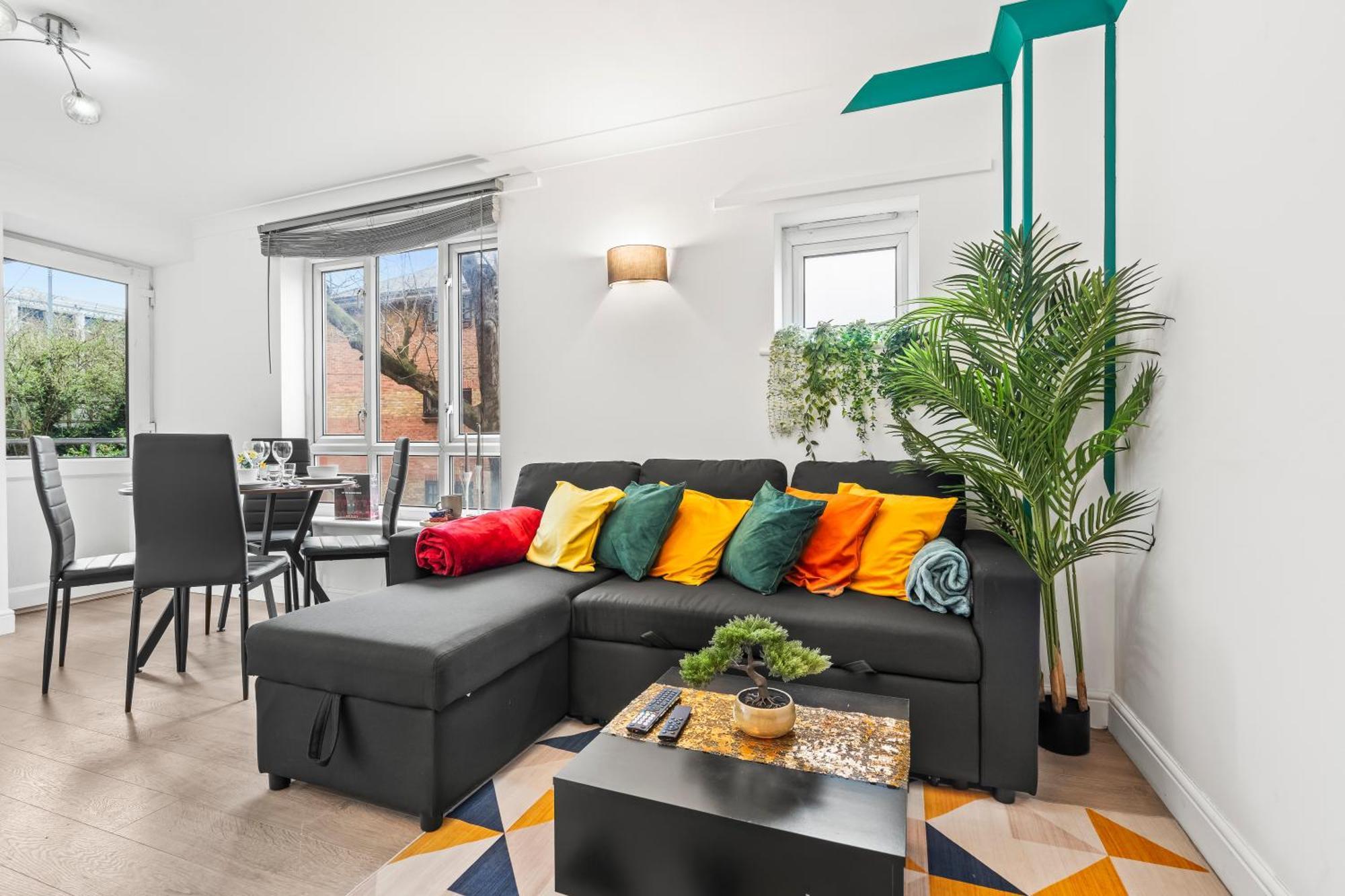 Modern 2br Near Canary Wharf Ideal For Business Travelers