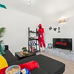 Modern 2Br Apartment Near Canary Wharf Ideal For Business Travelers